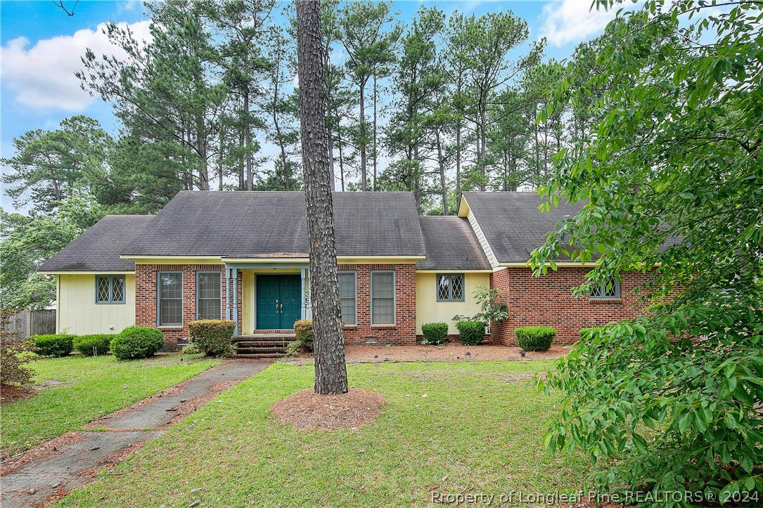 390 HILLIARD DR, FAYETTEVILLE, NC 28311, photo 1 of 50