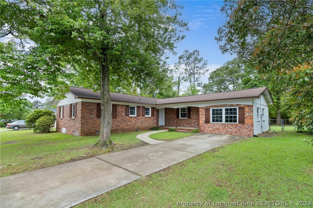 359 SUMMER HILL RD, FAYETTEVILLE, NC 28303, photo 1 of 34